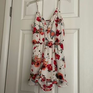 Floral romper .. super girlie! 🌺